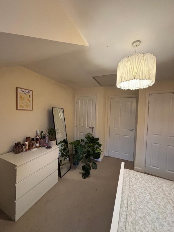 Room Inkerman Close in Bristol