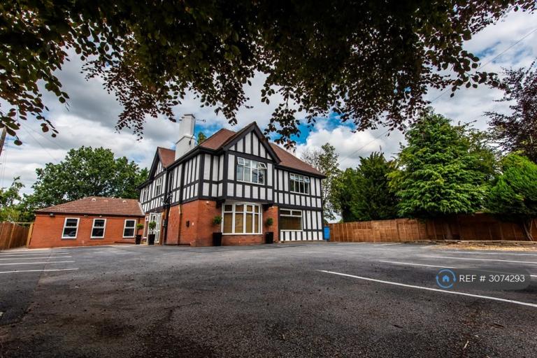 Flat Leeds Road in Selby