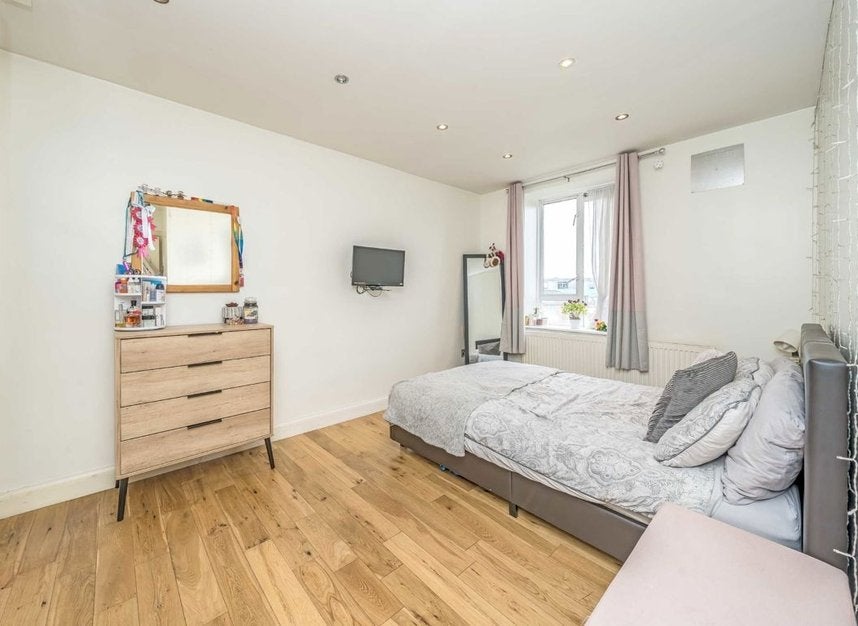 Flat Britannia Row in Greater London