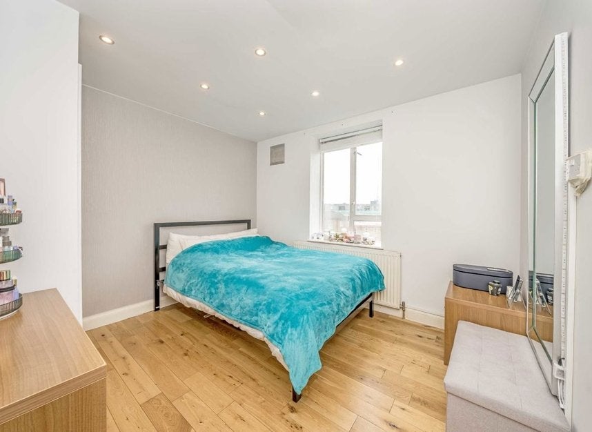 Flat Britannia Row in Greater London