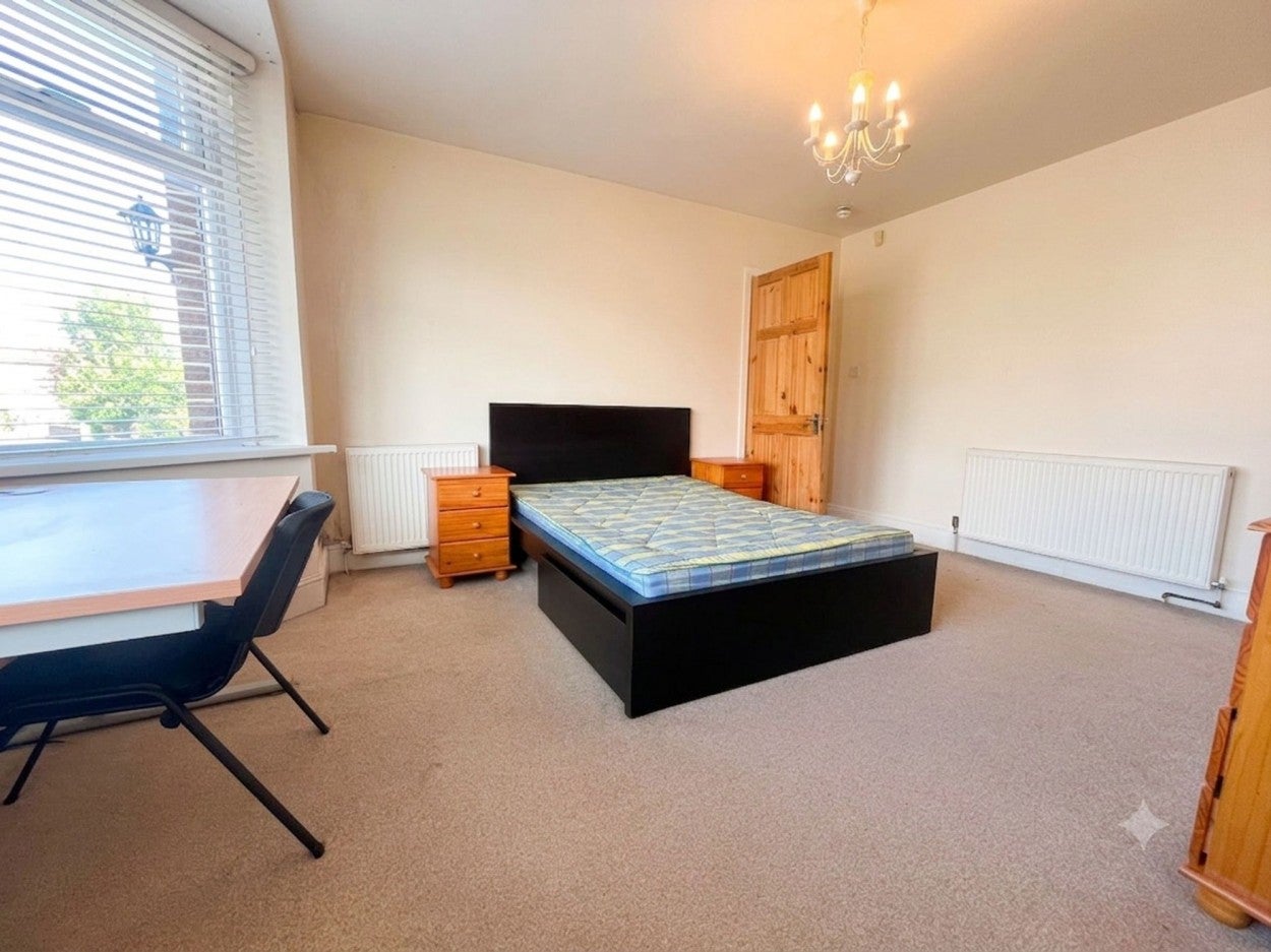 Room Conygre Road in Bristol