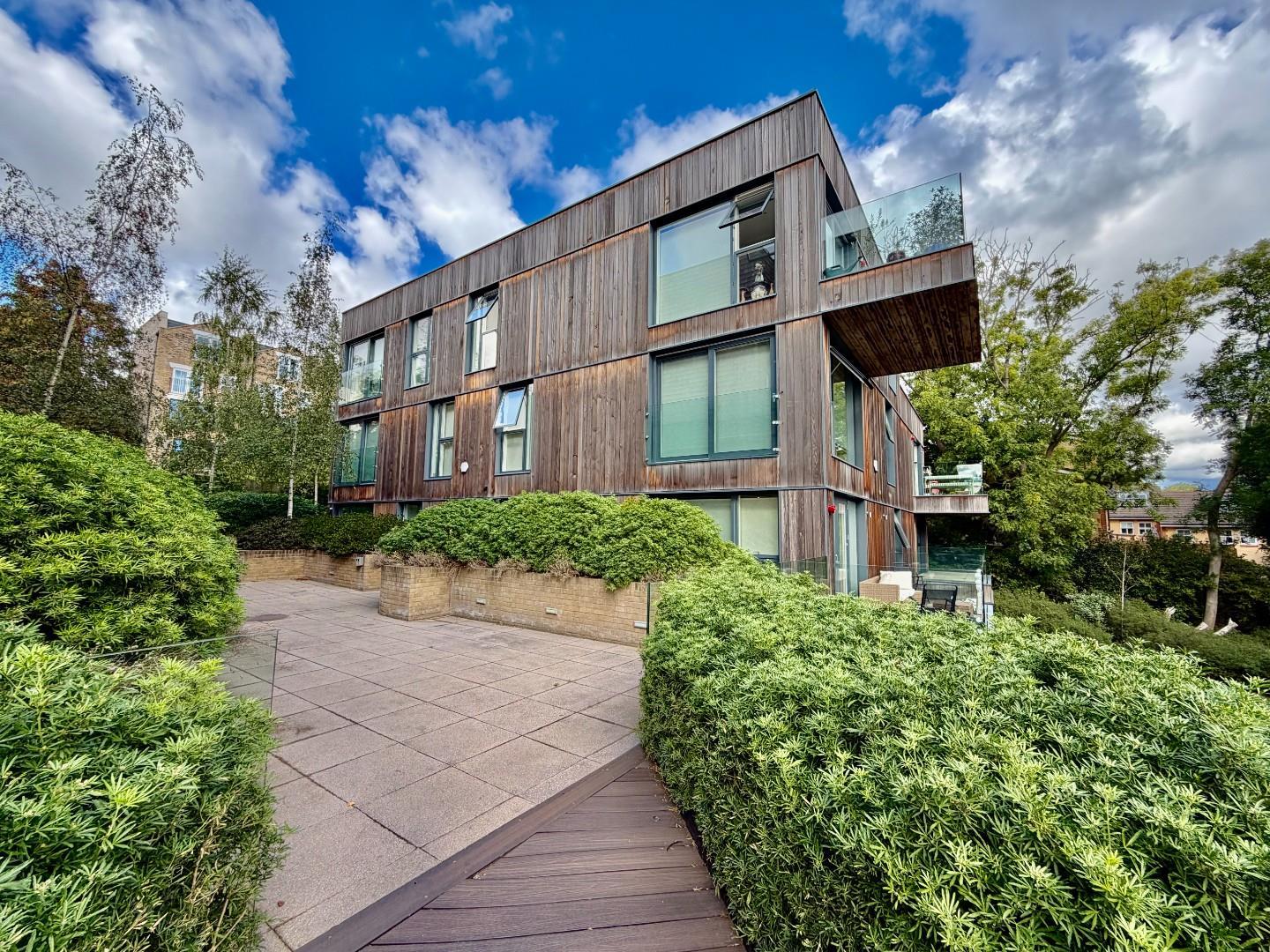 Flat Churchwood Gardens in Greater London