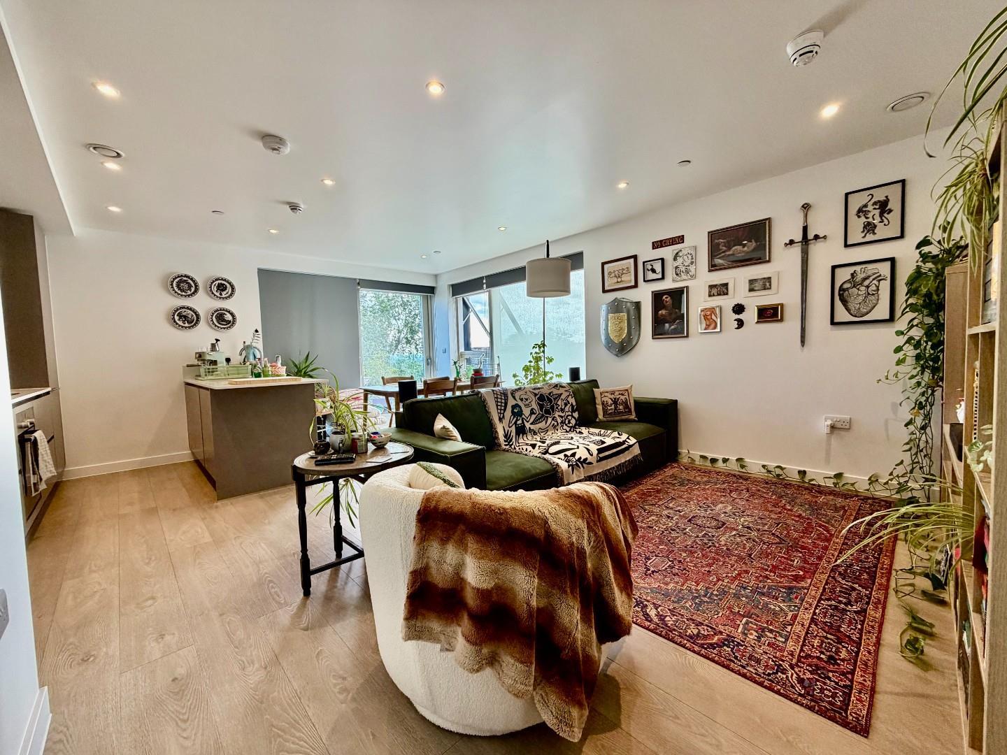 Flat Churchwood Gardens in Greater London