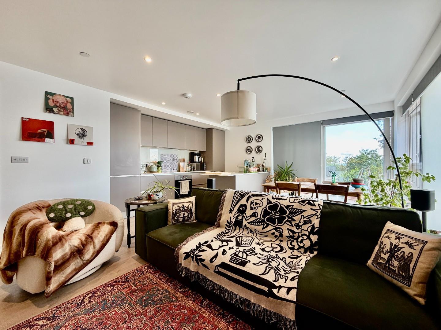 Flat Churchwood Gardens in Greater London
