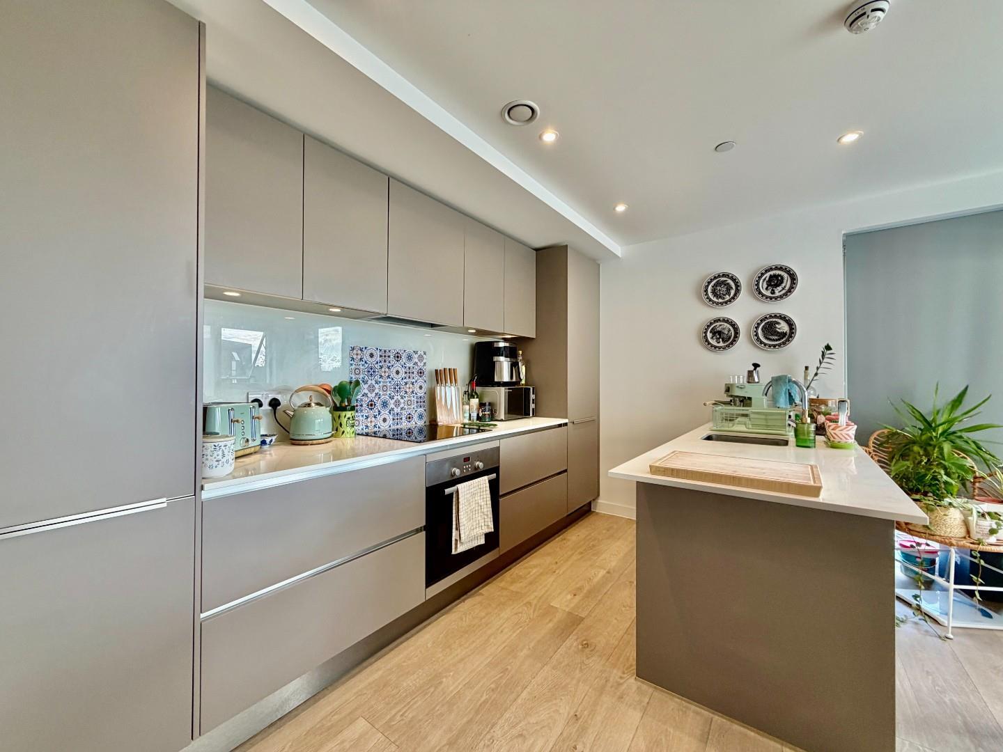 Flat Churchwood Gardens in Greater London