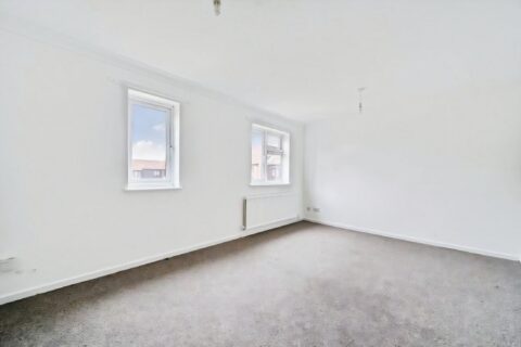 Flat Alpine Court in Basingstoke and Deane