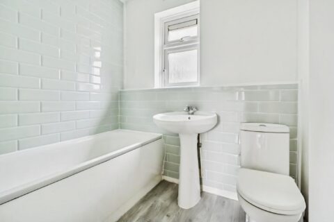 Flat Alpine Court in Basingstoke and Deane