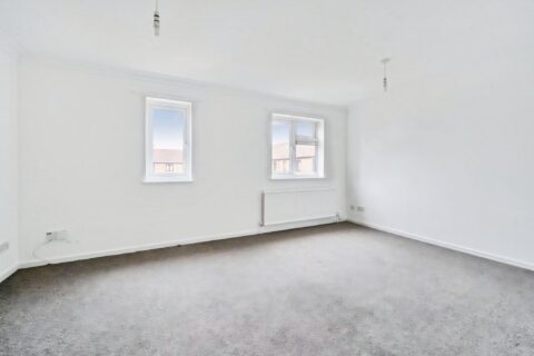 Flat Alpine Court in Basingstoke and Deane