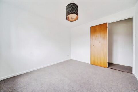 Flat Alpine Court in Basingstoke and Deane