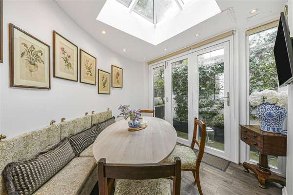 Flat Princess Road in Greater London