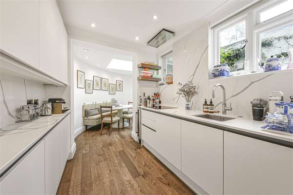 Flat Princess Road in Greater London