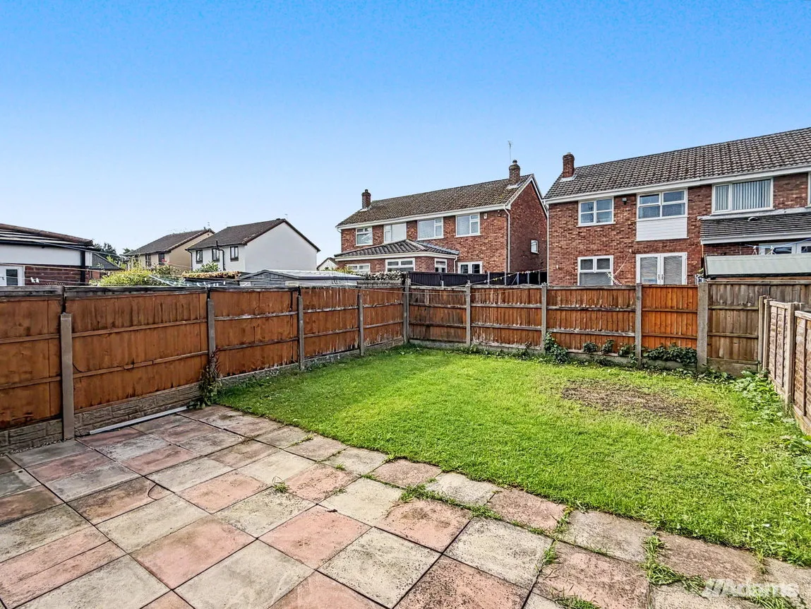 House Trent Close in Widnes