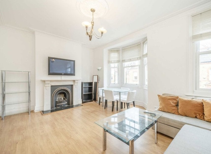 House Rosebery Road in Greater London