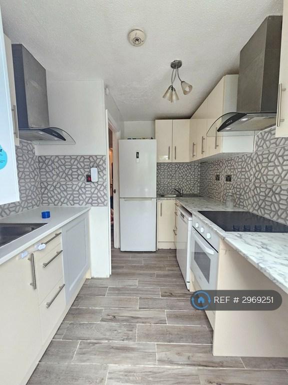 Room Ericcson Close in Greater London