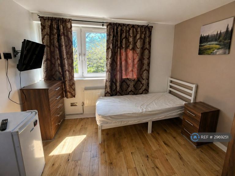 Room Ericcson Close in Greater London