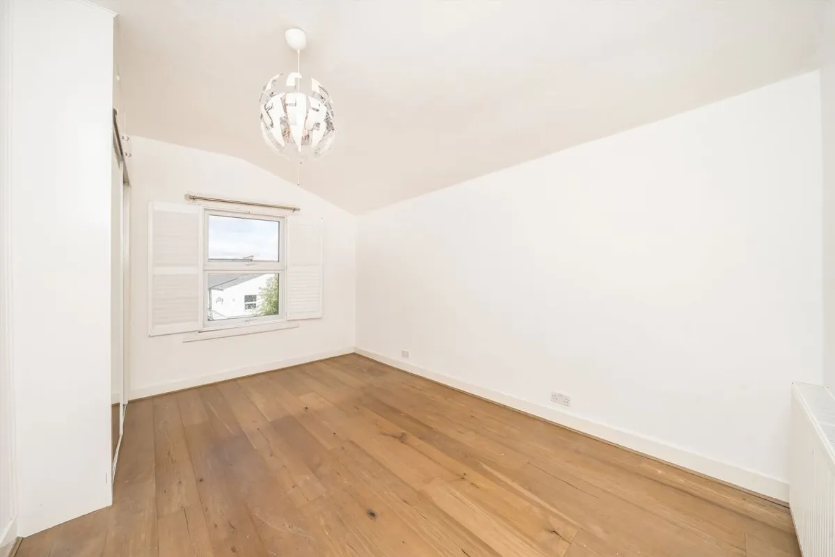 Flat Maldon Road in Greater London
