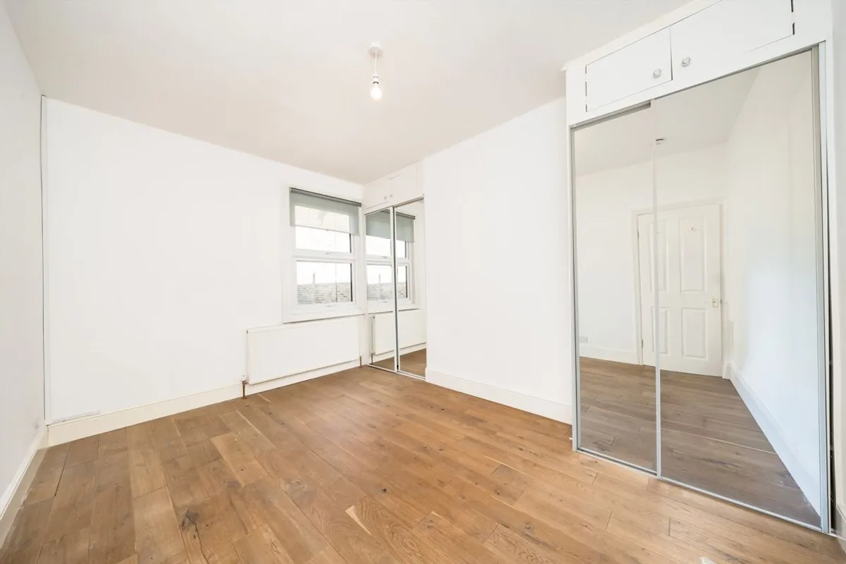 Flat Maldon Road in Greater London