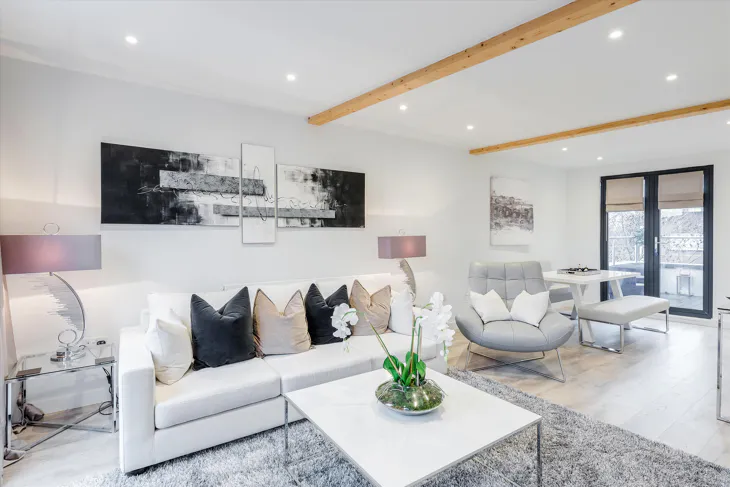 Flat Grange Road in Greater London