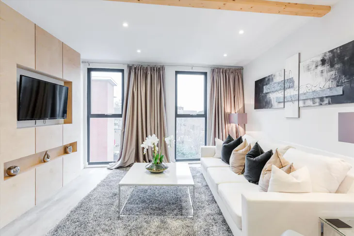 Flat Grange Road in Greater London