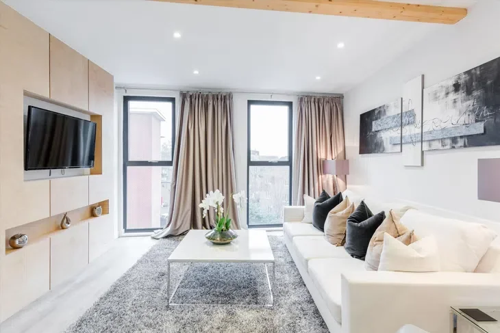 Flat Grange Road in Greater London