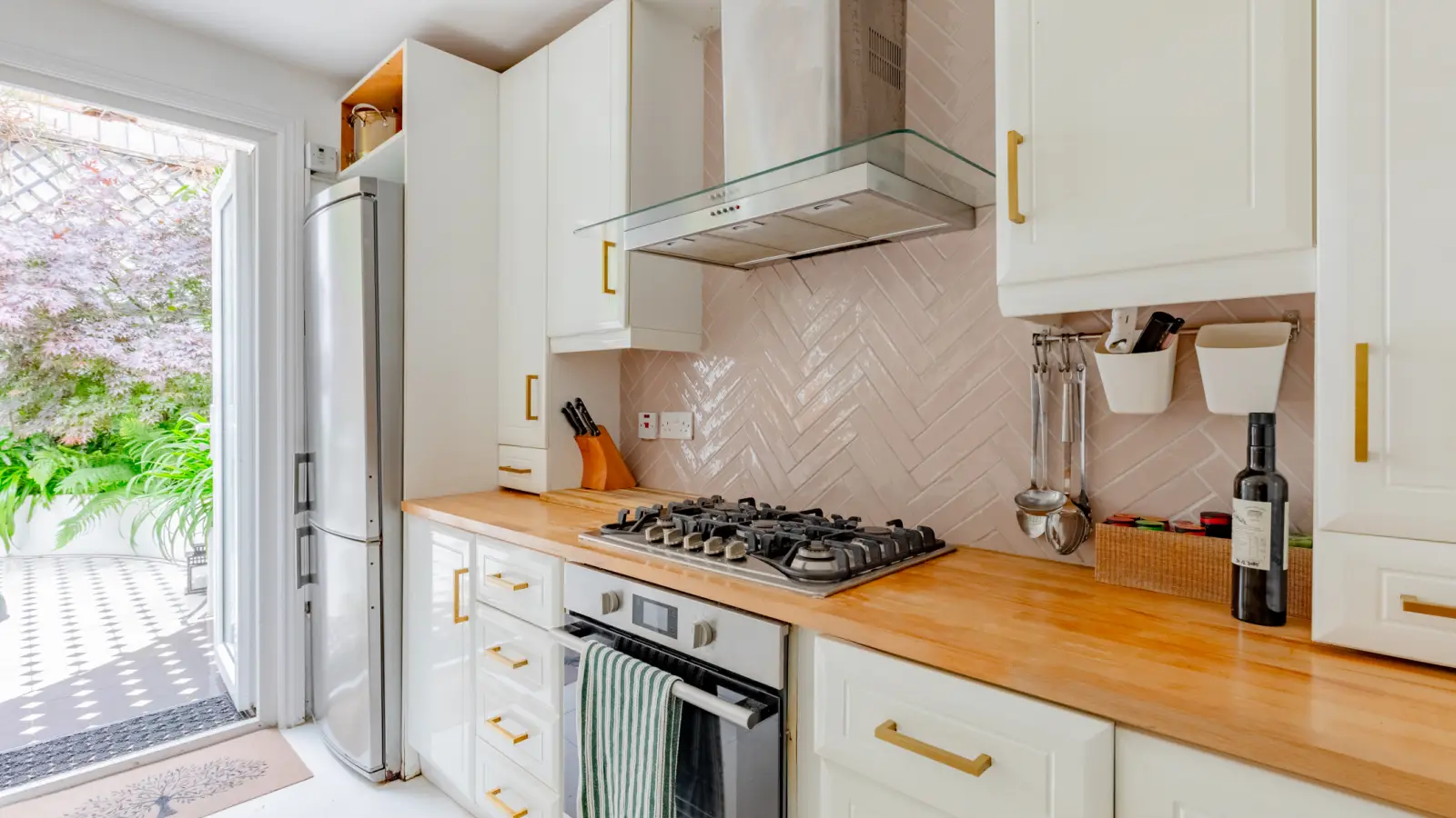 Flat Milton Court Road in Greater London