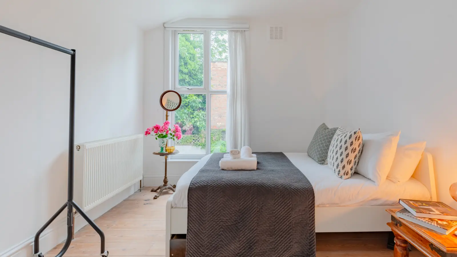 Flat Milton Court Road in Greater London