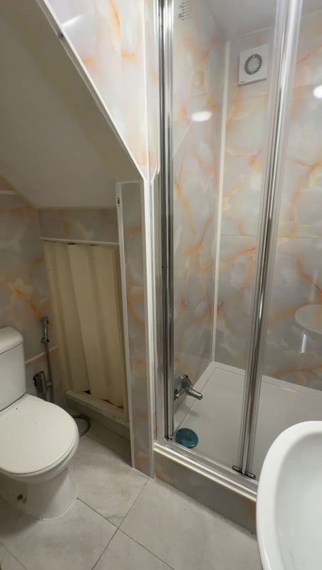 Room Scarborough Street in Greater London