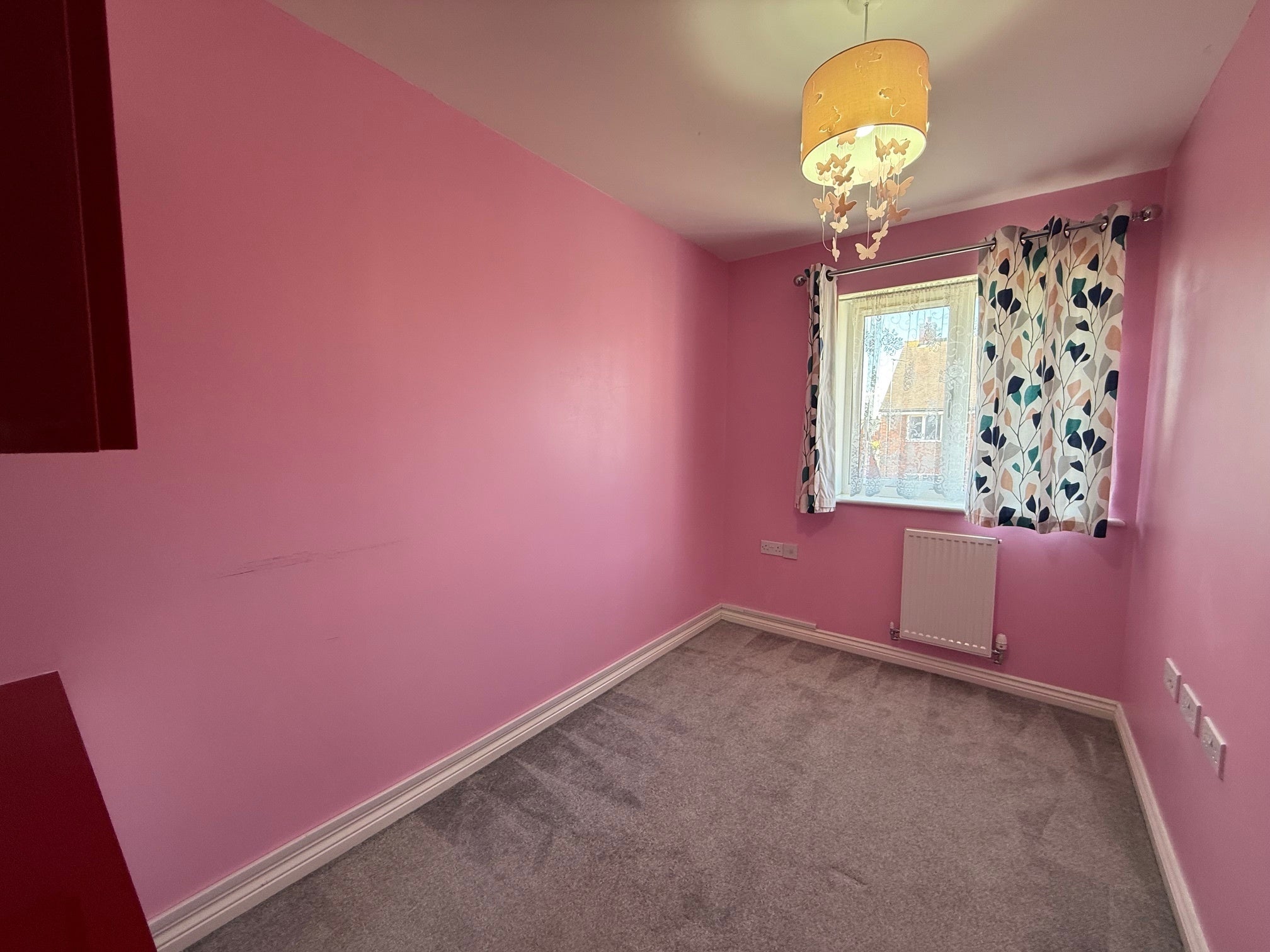 House Laxton Close in Luton