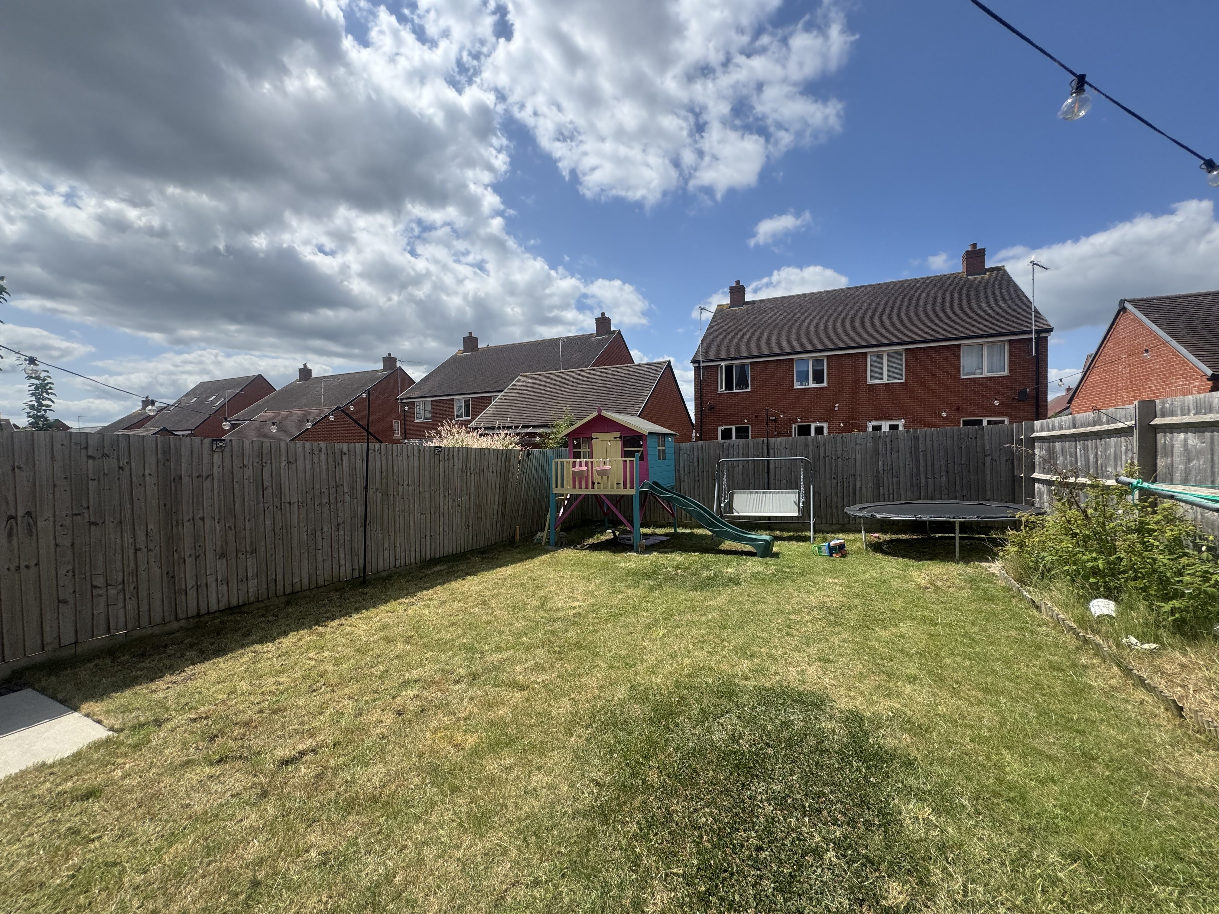 House Laxton Close in Luton