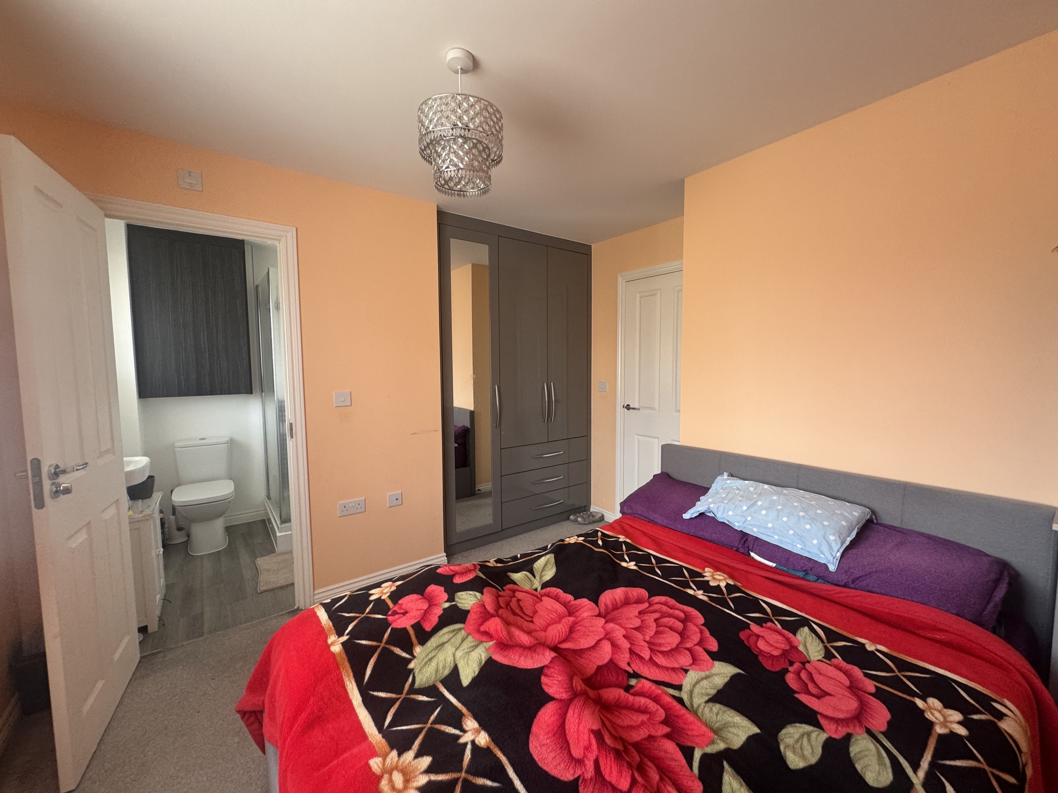 House Laxton Close in Luton