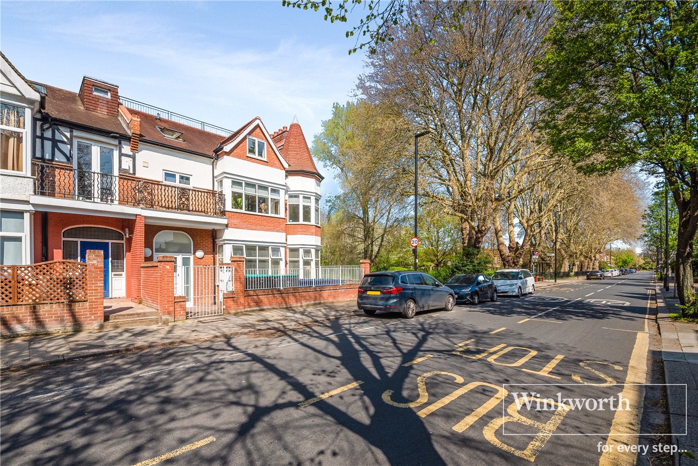 Flat Southfield Road in Greater London