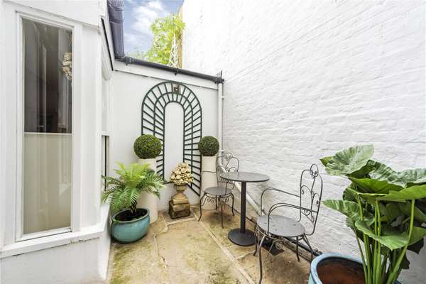 Flat Howson Terrace in Greater London