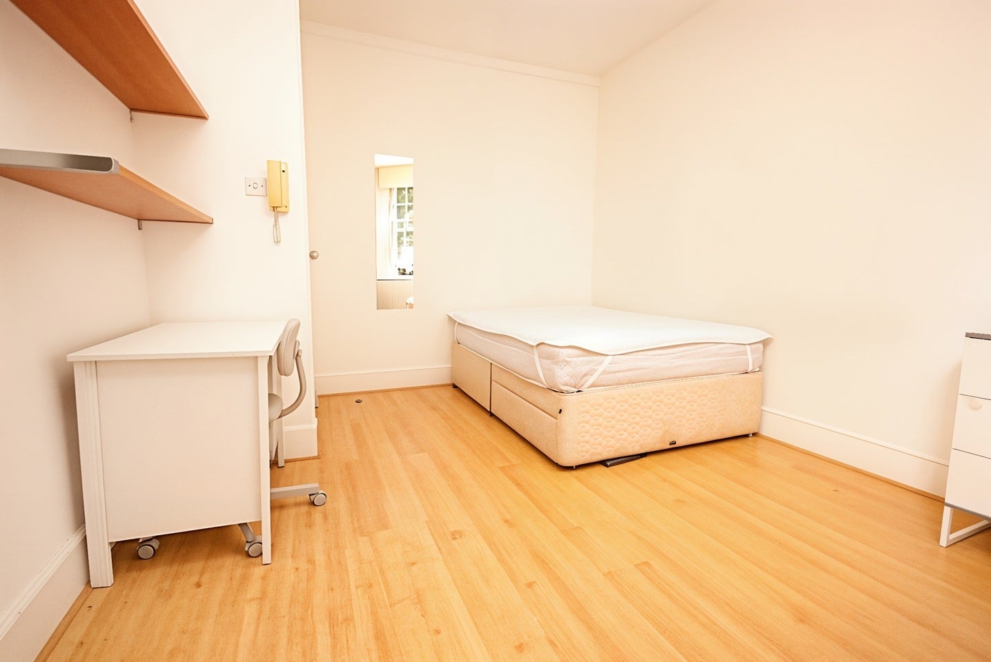 Flat Royal College Street in Greater London