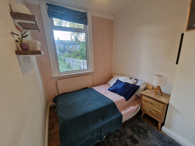 Room Newport Road in Greater London