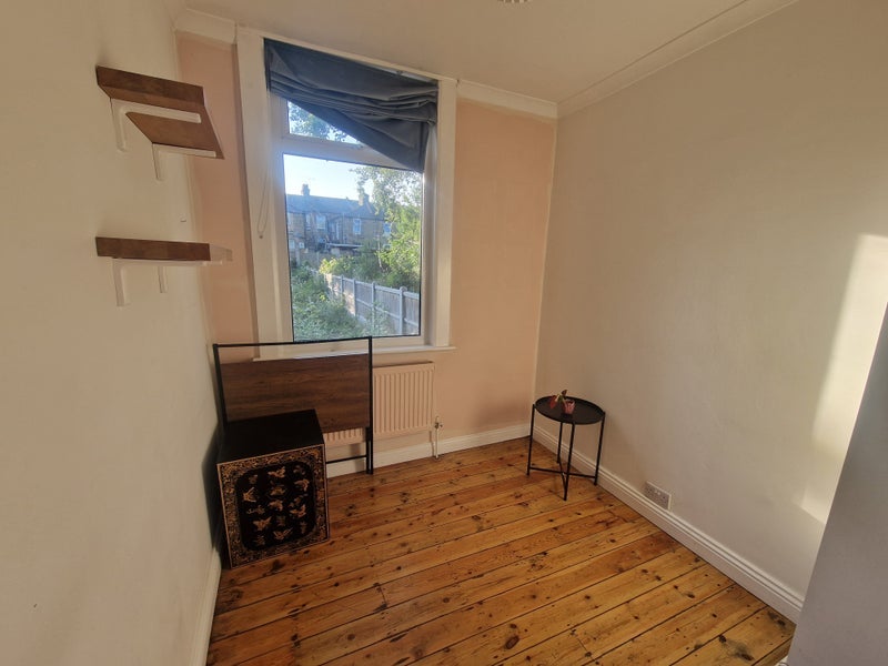 Room Newport Road in Greater London