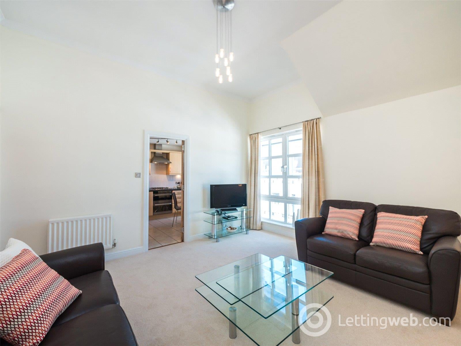 Flat Old Tolbooth Wynd in Edinburgh