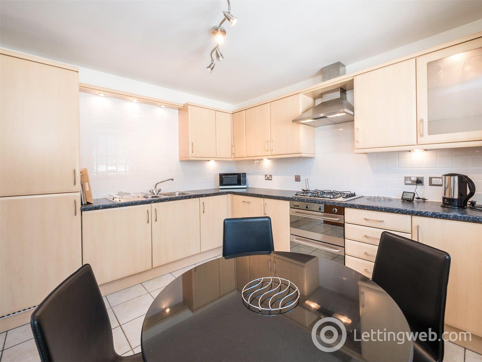 Flat Old Tolbooth Wynd in Edinburgh