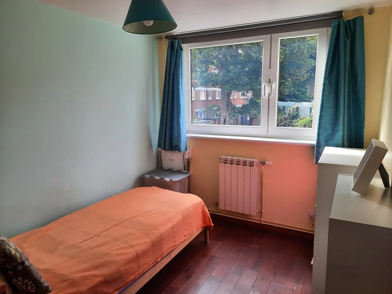Flat Westbridge Road in Greater London