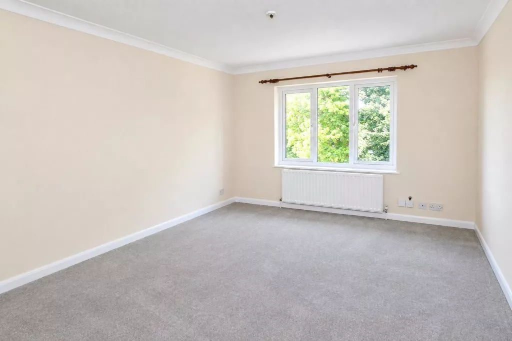 Flat Emlyn Lane in Mole Valley