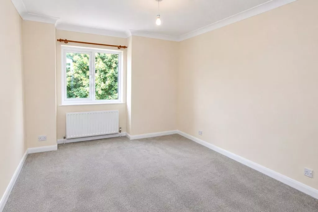 Flat Emlyn Lane in Mole Valley