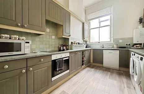 Flat New Wokingham Road in Buckler's Park