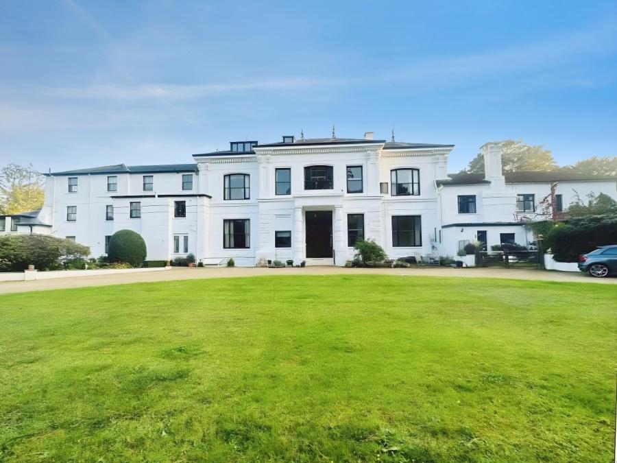 Flat New Wokingham Road in Buckler's Park