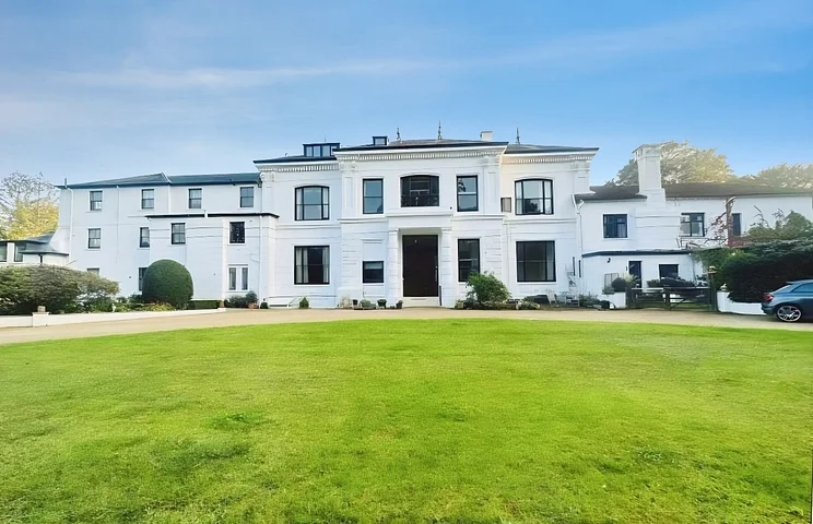 Flat New Wokingham Road in Buckler's Park