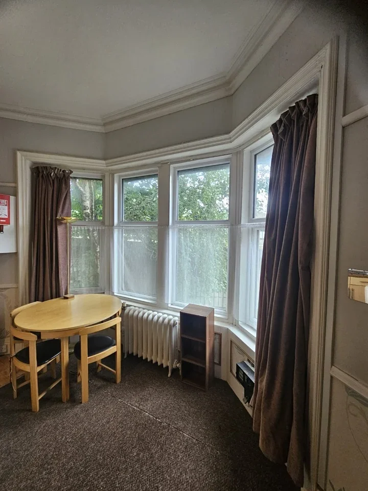 Room Central Drive in Bournemouth