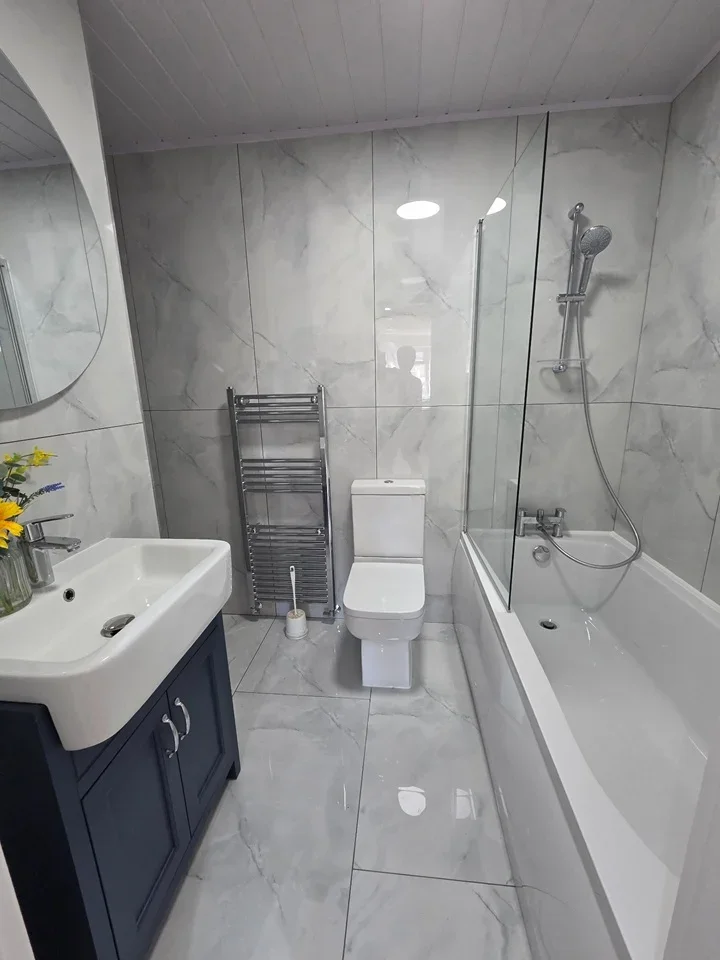 Flat Coombe Road in Greater London