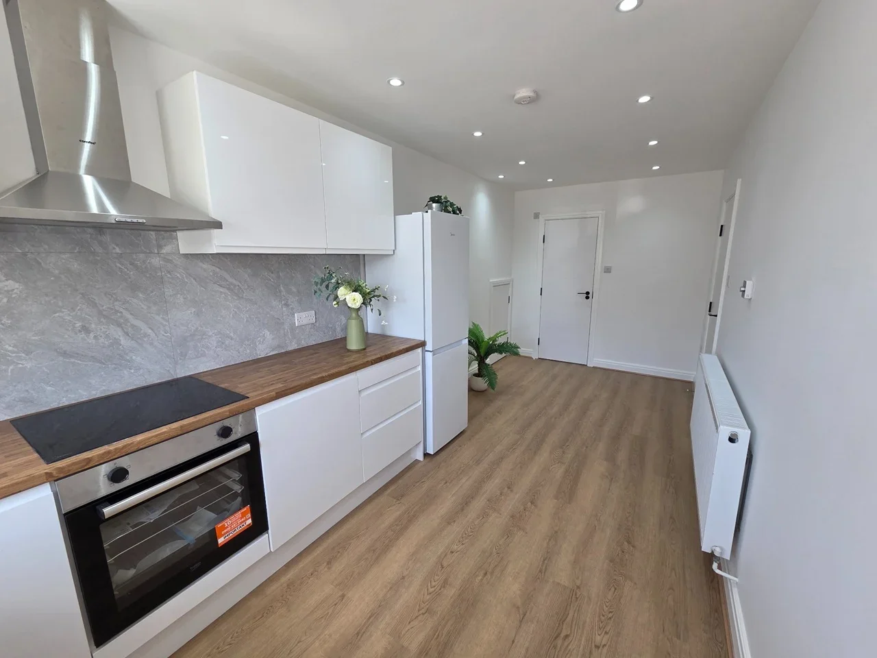 Flat Coombe Road in Greater London