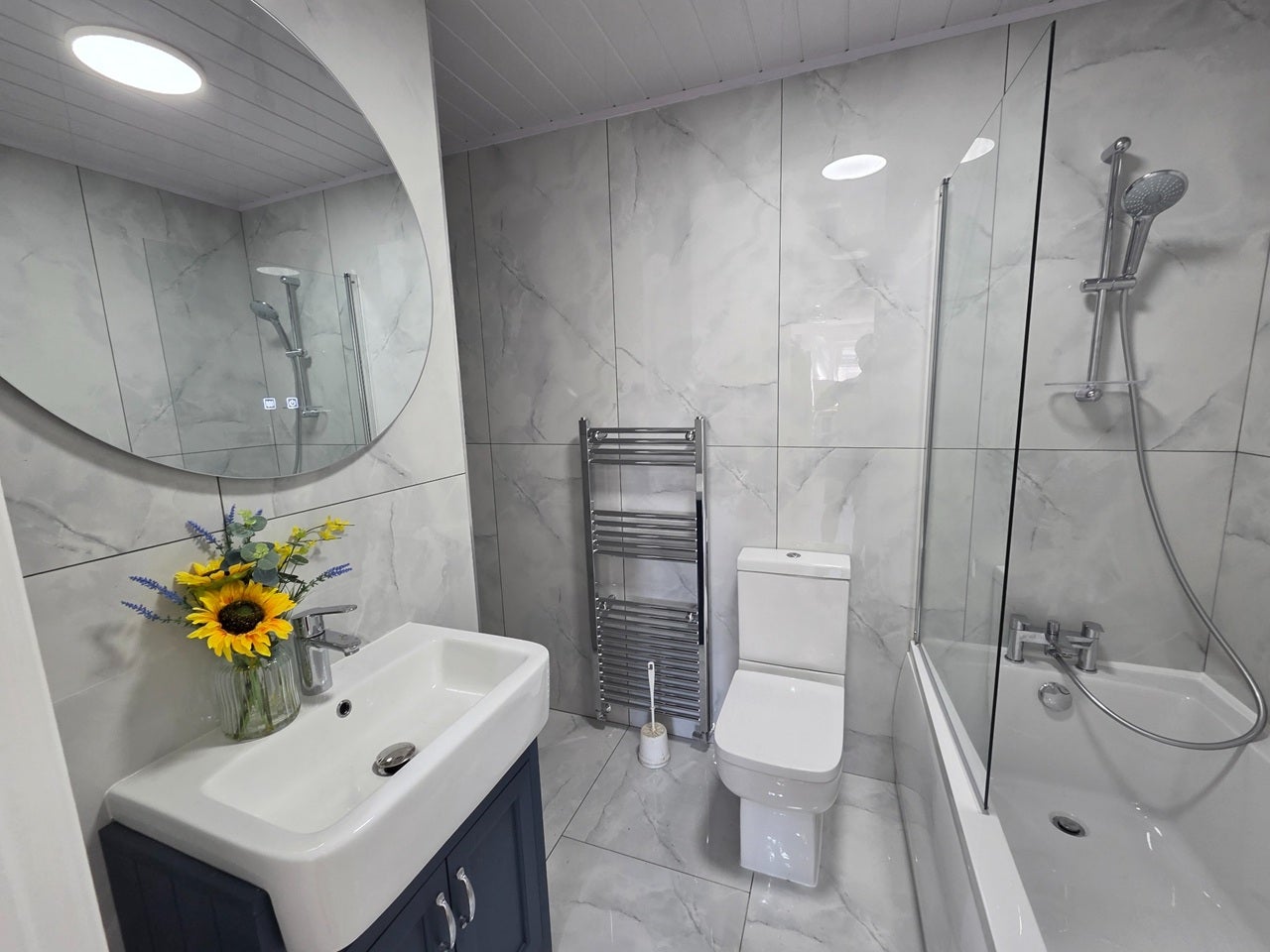 Flat Coombe Road in Greater London