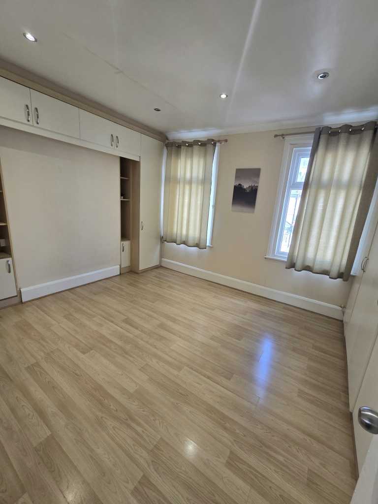 House Hunter Road in Greater London