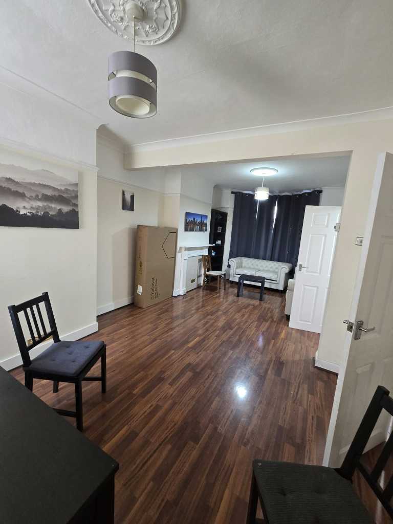 House Hunter Road in Greater London