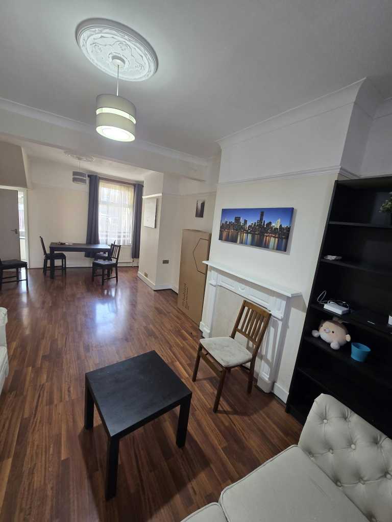 House Hunter Road in Greater London